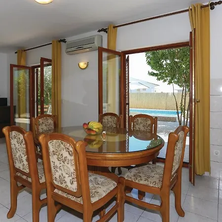 別荘 Stunning In Kastel Novi With Kitchen *
