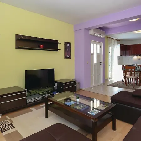 Stunning In Kastel Novi With Kitchen Kaštela