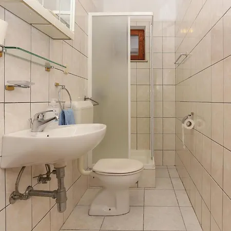 別荘 Stunning In Kastel Novi With Kitchen Kaštela