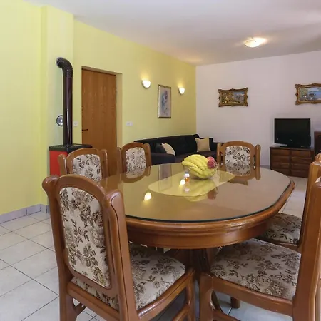 Stunning In Kastel Novi With Kitchen *