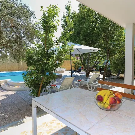 Stunning In Kastel Novi With Kitchen * Kaštela