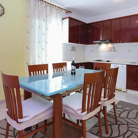 別荘 Stunning In Kastel Novi With Kitchen Kaštela