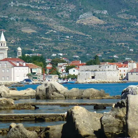 別荘 Stunning In Kastel Novi With Kitchen Kaštela